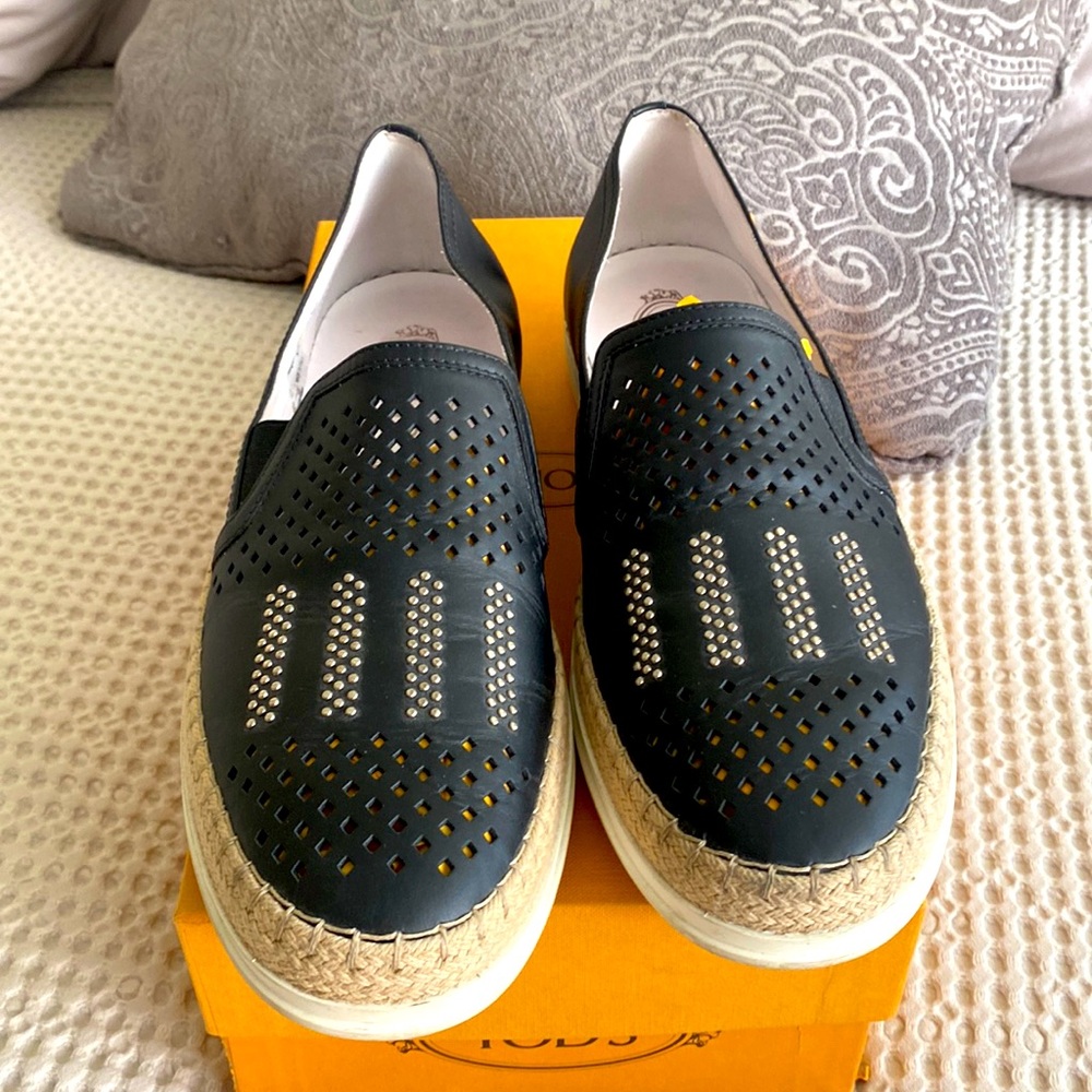 Tod’s black leather espadrilles with metallic accent